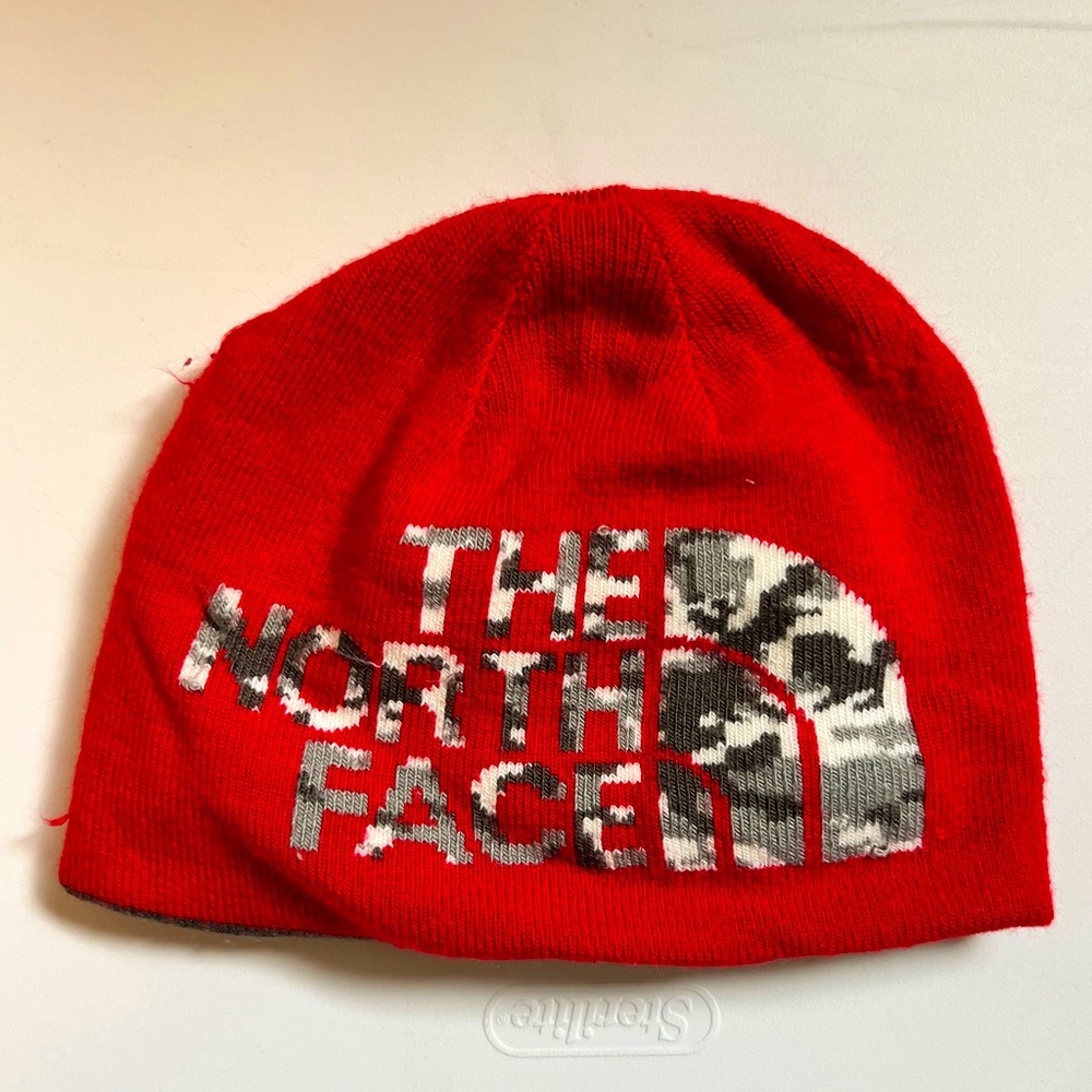 Boys TNF beanie hat, reversible.  Fits 3-5T (small).  Smoke free home.